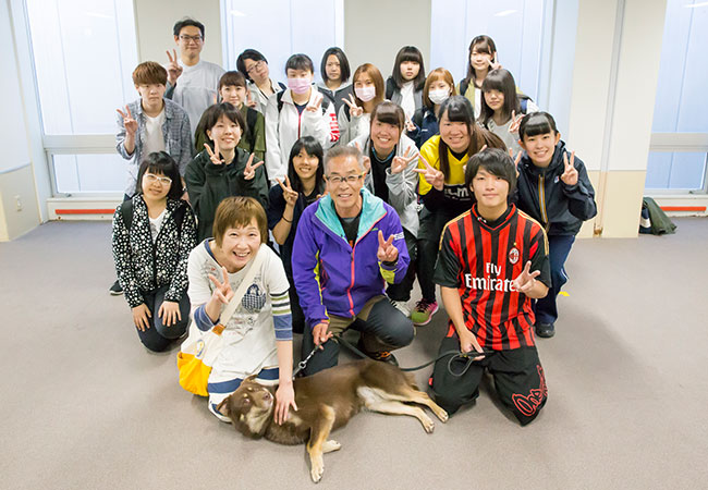 北海道どうぶつ 医療専門学校 北海道安達学園 ワンコとニャンコと毎日暮らすように学ぶ トリマー 動物看護師 ドッグトレーナーの専門学校です